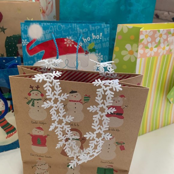 Mix of 7 Paper Gift Bags for Gifting - Picture 3 of 8